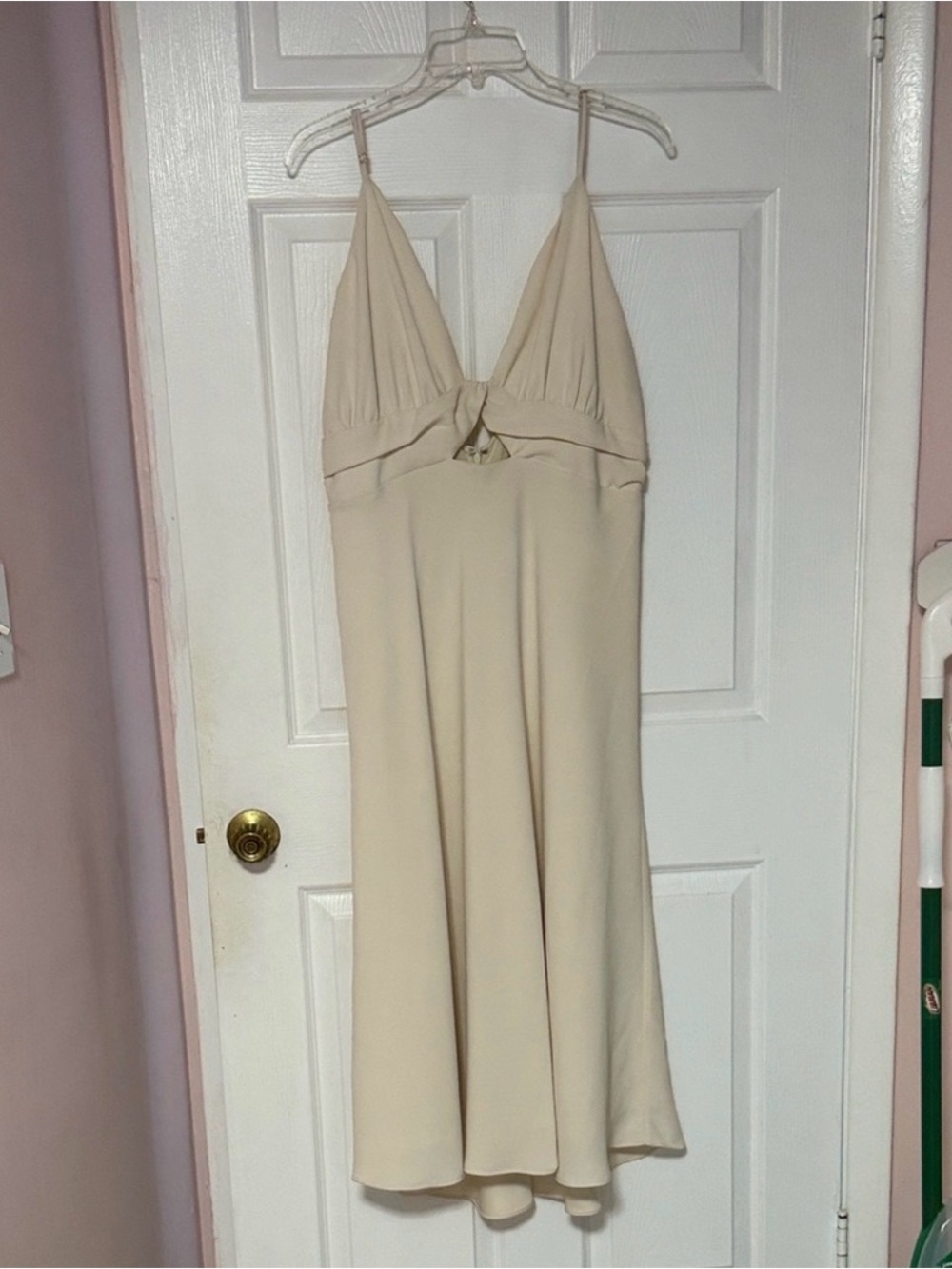 Alexia Admor Cream Sleeveless Midi Dress